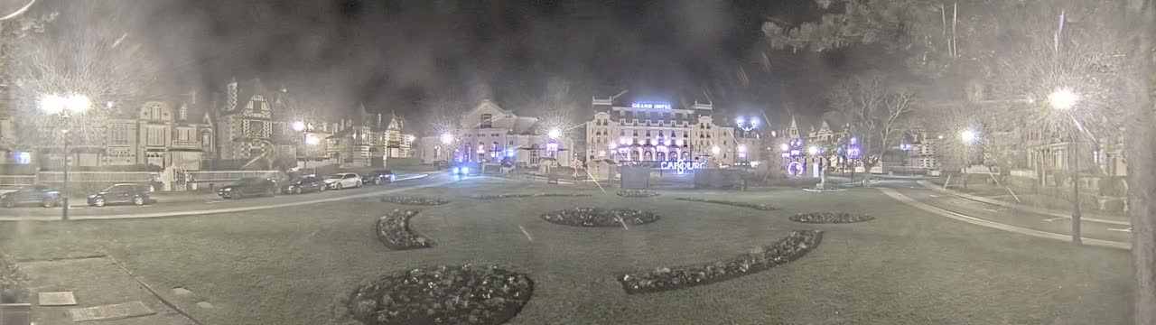 Cabourg , Statue Pavillon Charles Bertrand & City View Live Cam - Lisieux, Calvados, Normandie, France