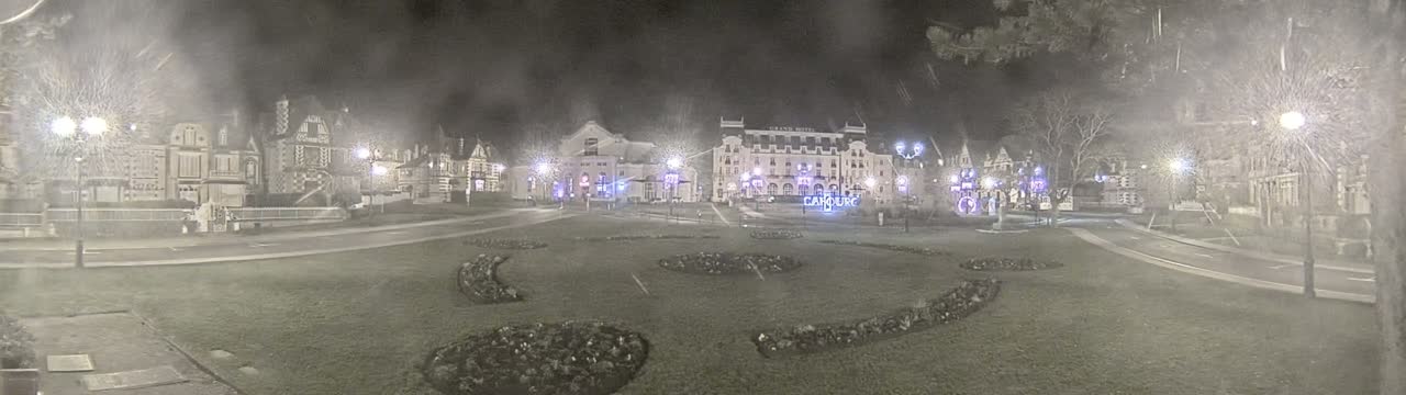 Cabourg , Statue Pavillon Charles Bertrand & City View Live Cam - Lisieux, Calvados, Normandie, France