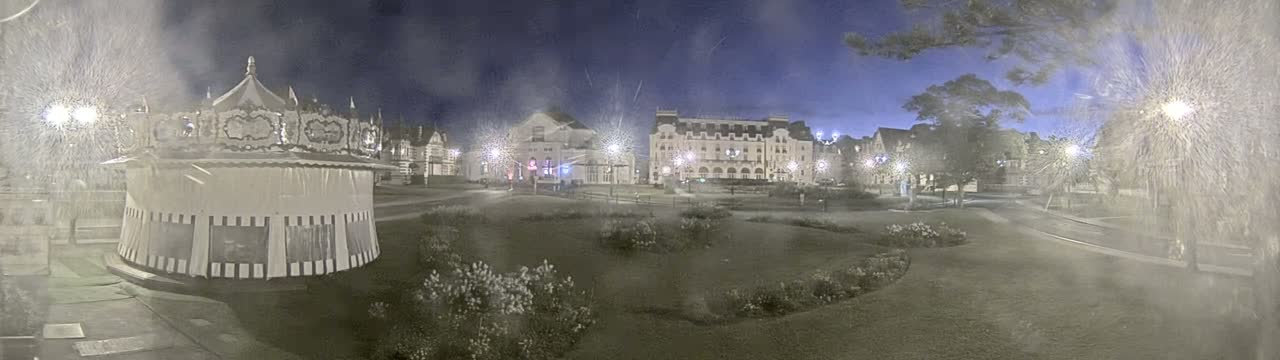 Cabourg , Statue Pavillon Charles Bertrand & City View Live Cam - Lisieux, Calvados, Normandie, France