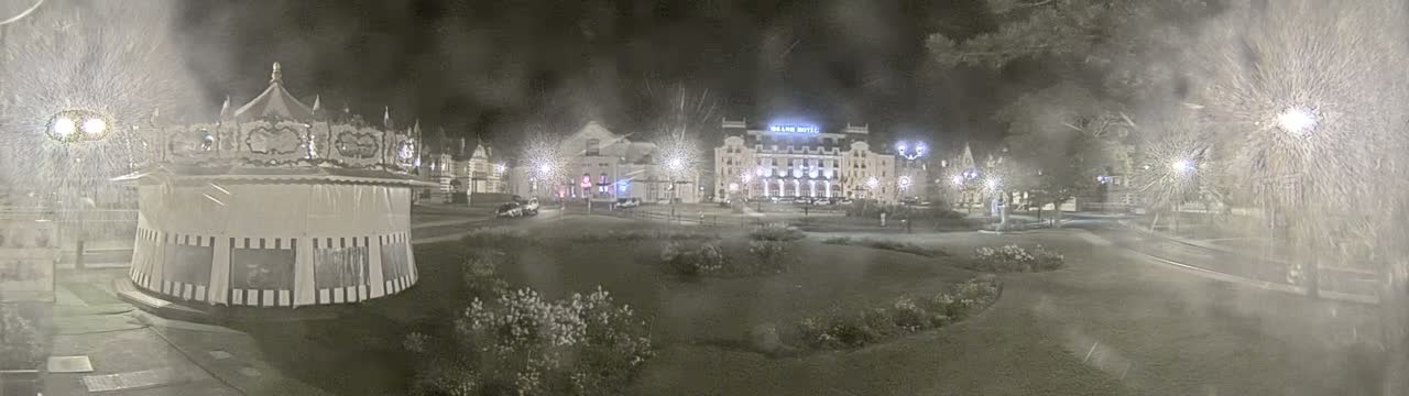 Cabourg , Statue Pavillon Charles Bertrand & City View Live Cam - Lisieux, Calvados, Normandie, France