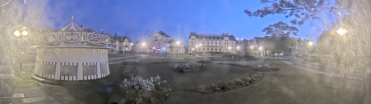 Cabourg , Statue Pavillon Charles Bertrand & City View Live Cam - Lisieux, Calvados, Normandie, France