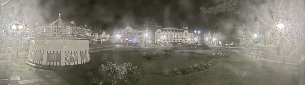 Cabourg , Statue Pavillon Charles Bertrand & City View Live Cam - Lisieux, Calvados, Normandie, France