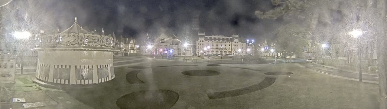 Cabourg , Statue Pavillon Charles Bertrand & City View Live Cam - Lisieux, Calvados, Normandie, France