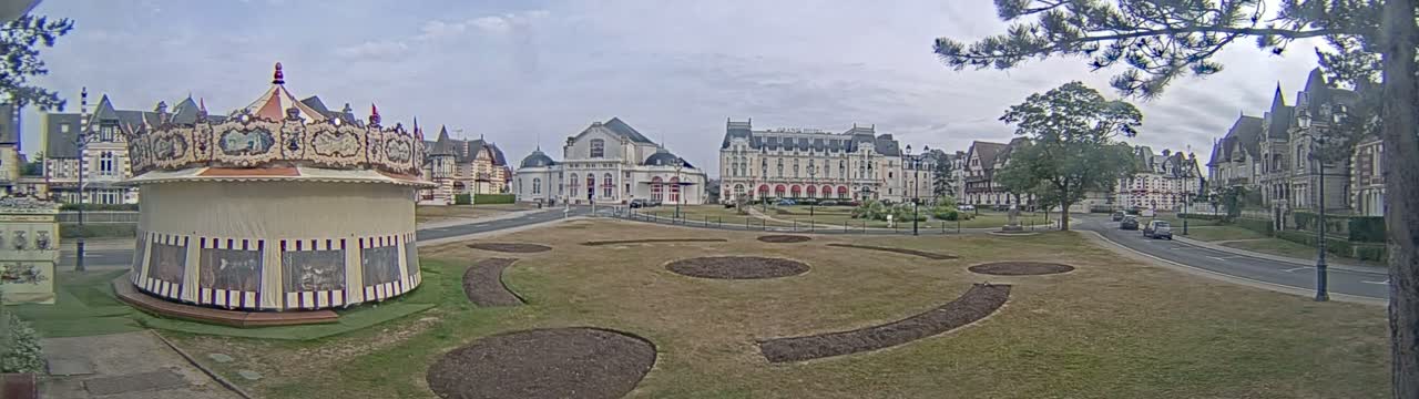Cabourg , Statue Pavillon Charles Bertrand & City View Live Cam - Lisieux, Calvados, Normandie, France