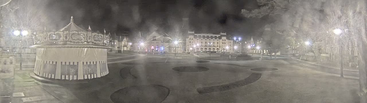 Cabourg , Statue Pavillon Charles Bertrand & City View Live Cam - Lisieux, Calvados, Normandie, France
