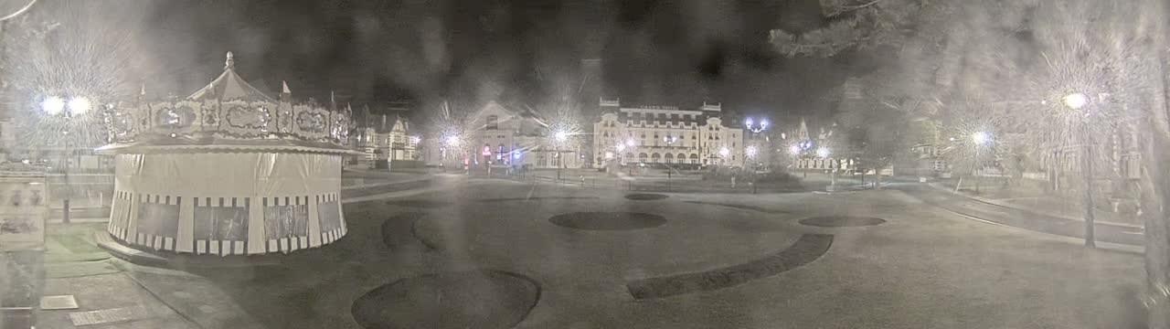 Cabourg , Statue Pavillon Charles Bertrand & City View Live Cam - Lisieux, Calvados, Normandie, France