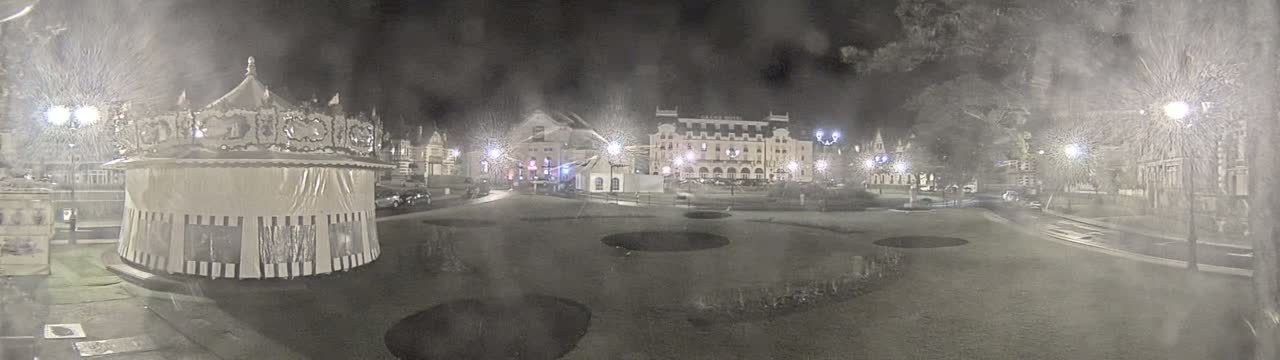 Cabourg , Statue Pavillon Charles Bertrand & City View Live Cam - Lisieux, Calvados, Normandie, France