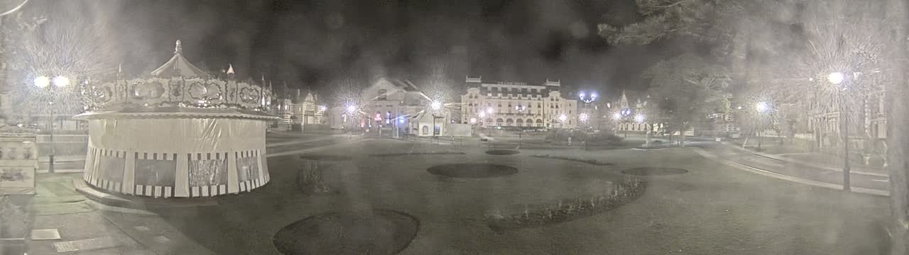 Cabourg , Statue Pavillon Charles Bertrand & City View Live Cam - Lisieux, Calvados, Normandie, France