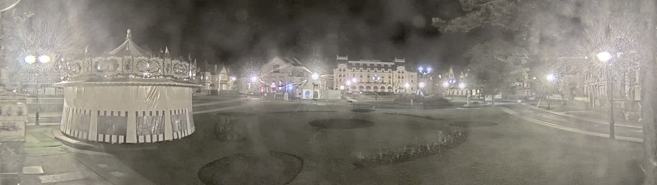 Cabourg , Statue Pavillon Charles Bertrand & City View Live Cam - Lisieux, Calvados, Normandie, France