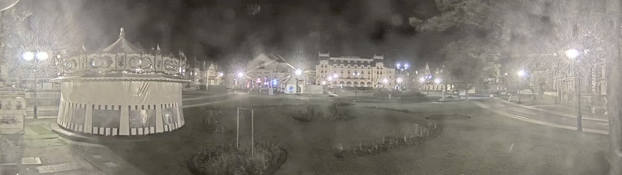 Cabourg , Statue Pavillon Charles Bertrand & City View Live Cam - Lisieux, Calvados, Normandie, France
