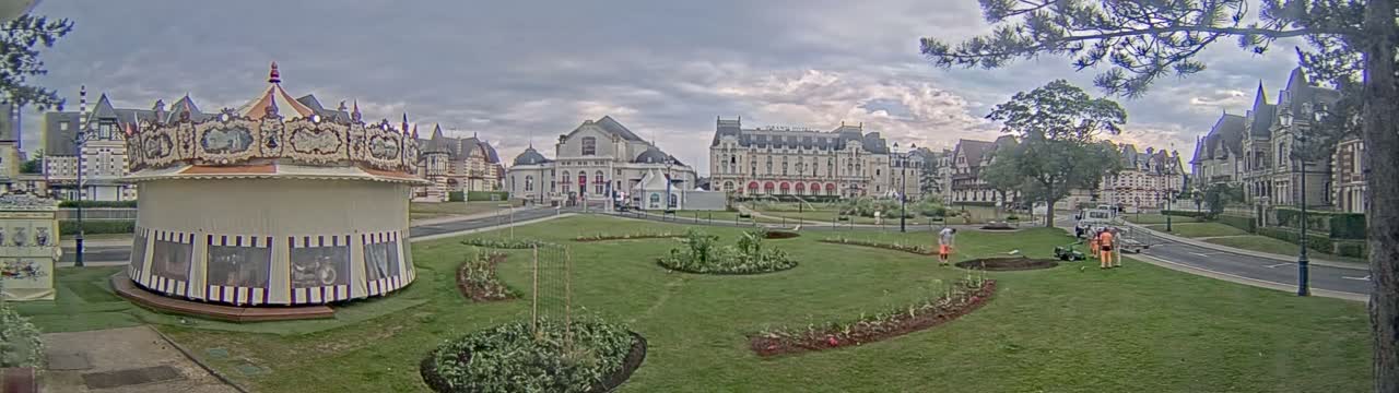 Cabourg , Statue Pavillon Charles Bertrand & City View Live Cam - Lisieux, Calvados, Normandie, France