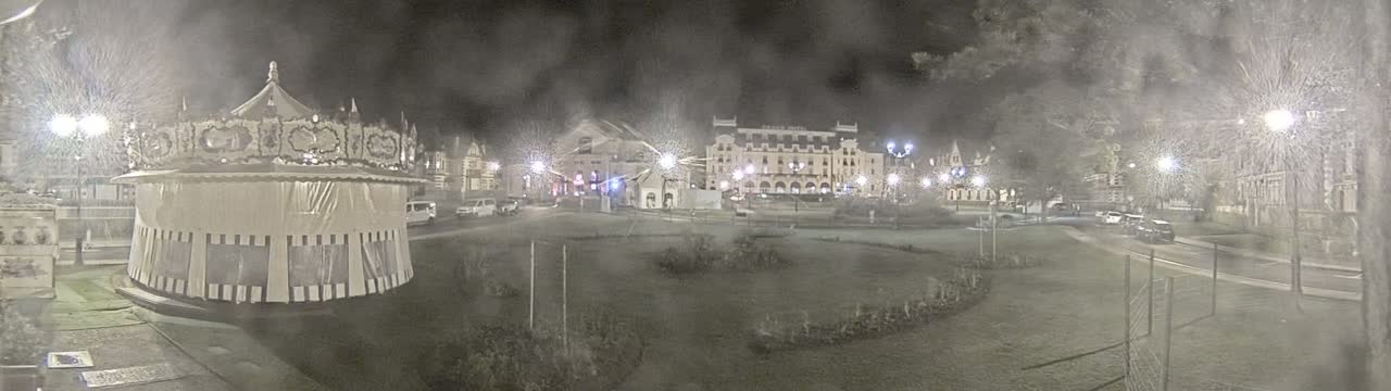 Cabourg , Statue Pavillon Charles Bertrand & City View Live Cam - Lisieux, Calvados, Normandie, France