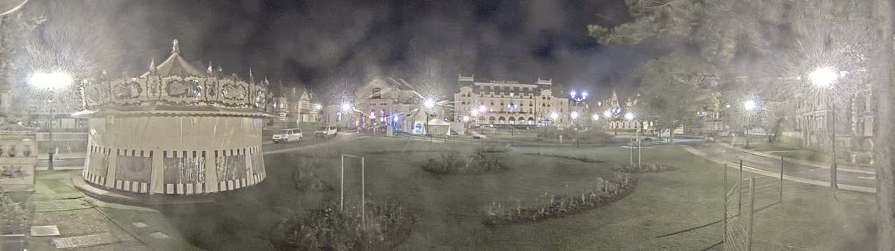 Cabourg , Statue Pavillon Charles Bertrand & City View Live Cam - Lisieux, Calvados, Normandie, France