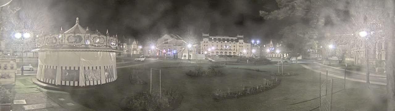 Cabourg , Statue Pavillon Charles Bertrand & City View Live Cam - Lisieux, Calvados, Normandie, France