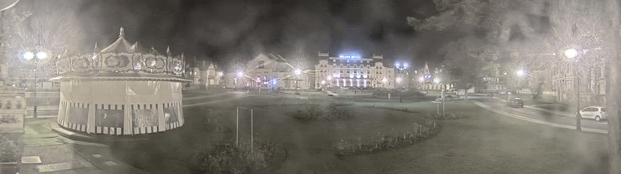 Cabourg , Statue Pavillon Charles Bertrand & City View Live Cam - Lisieux, Calvados, Normandie, France