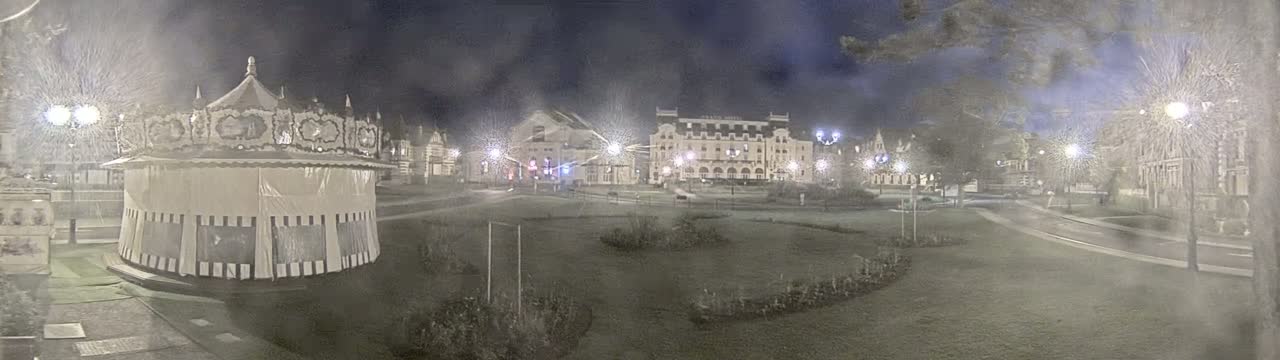 Cabourg , Statue Pavillon Charles Bertrand & City View Live Cam - Lisieux, Calvados, Normandie, France