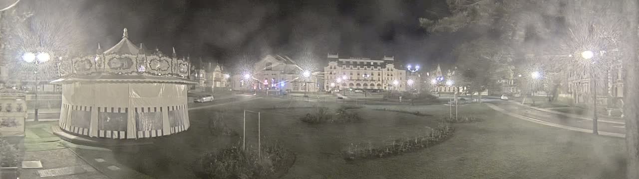 Cabourg , Statue Pavillon Charles Bertrand & City View Live Cam - Lisieux, Calvados, Normandie, France