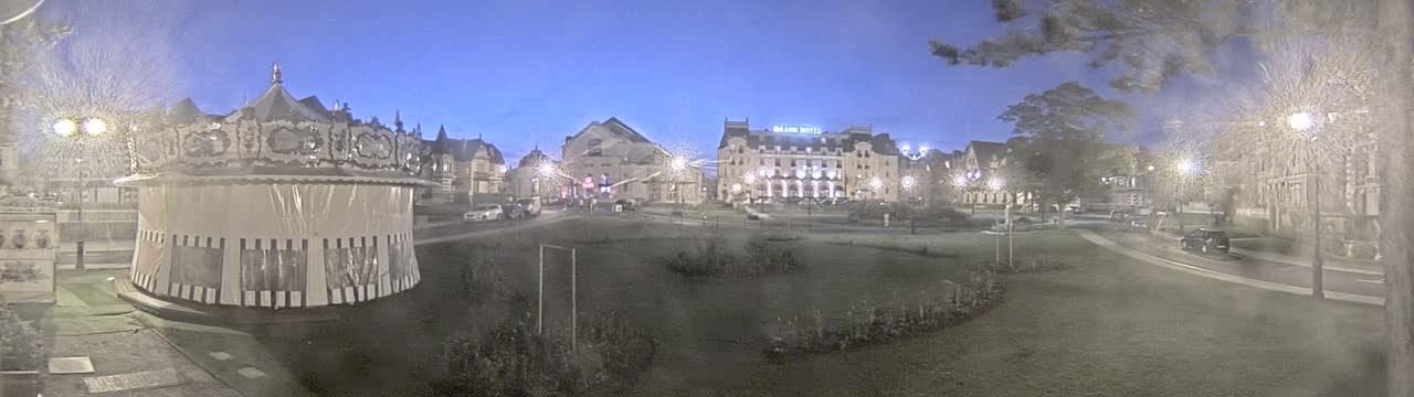 Cabourg , Statue Pavillon Charles Bertrand & City View Live Cam - Lisieux, Calvados, Normandie, France