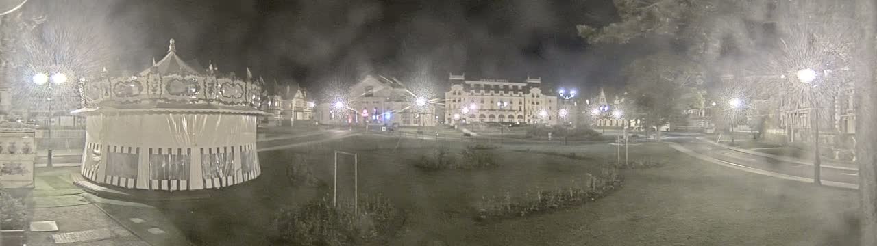 Cabourg , Statue Pavillon Charles Bertrand & City View Live Cam - Lisieux, Calvados, Normandie, France