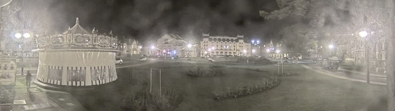 Cabourg , Statue Pavillon Charles Bertrand & City View Live Cam - Lisieux, Calvados, Normandie, France