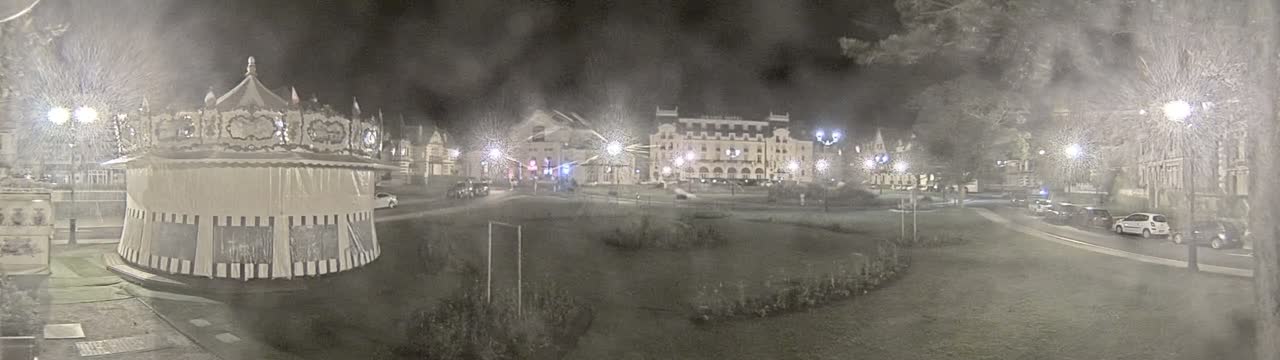 Cabourg , Statue Pavillon Charles Bertrand & City View Live Cam - Lisieux, Calvados, Normandie, France