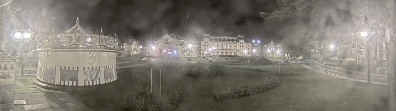 Cabourg , Statue Pavillon Charles Bertrand & City View Live Cam - Lisieux, Calvados, Normandie, France