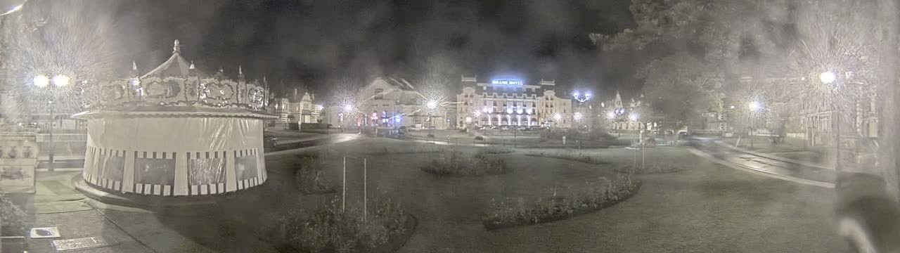 Cabourg , Statue Pavillon Charles Bertrand & City View Live Cam - Lisieux, Calvados, Normandie, France
