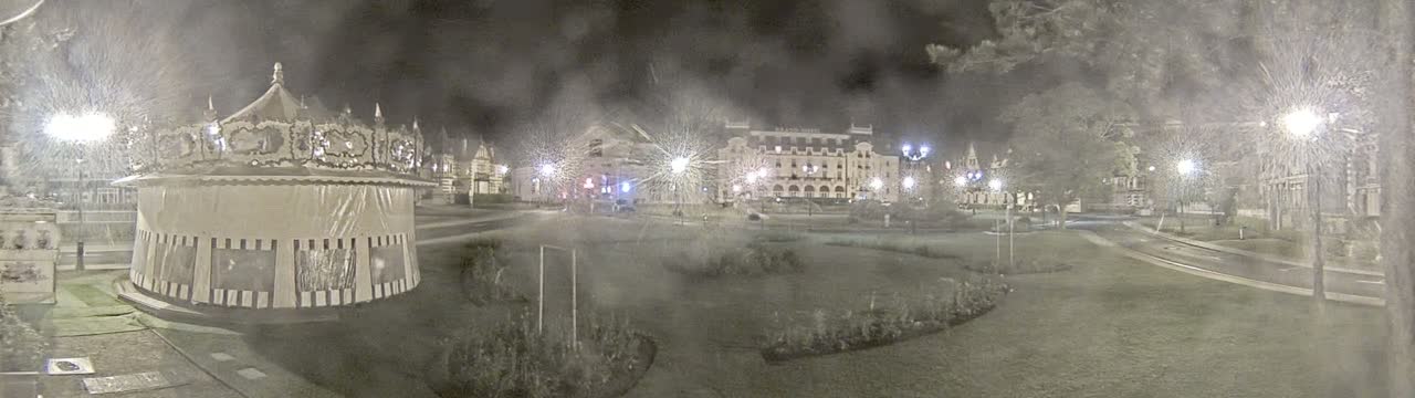 Cabourg , Statue Pavillon Charles Bertrand & City View Live Cam - Lisieux, Calvados, Normandie, France