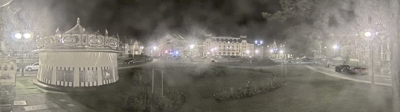Cabourg , Statue Pavillon Charles Bertrand & City View Live Cam - Lisieux, Calvados, Normandie, France