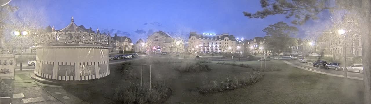 Cabourg , Statue Pavillon Charles Bertrand & City View Live Cam - Lisieux, Calvados, Normandie, France