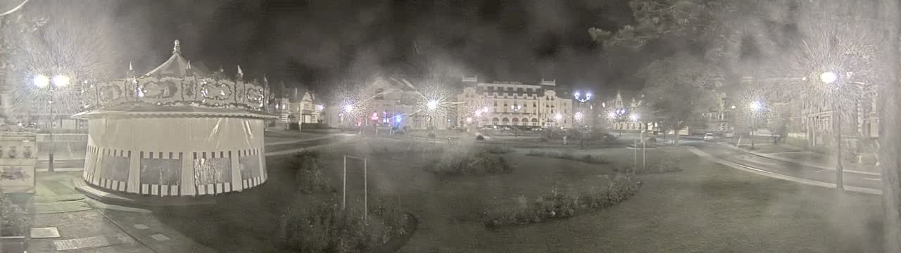 Cabourg , Statue Pavillon Charles Bertrand & City View Live Cam - Lisieux, Calvados, Normandie, France