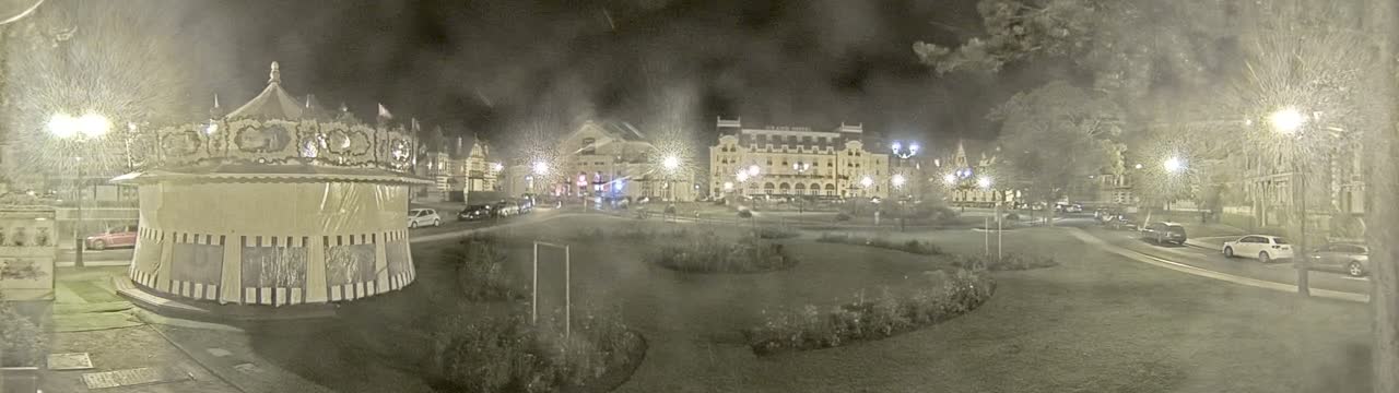 Cabourg , Statue Pavillon Charles Bertrand & City View Live Cam - Lisieux, Calvados, Normandie, France