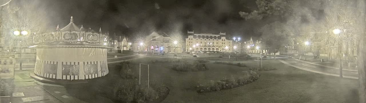 Cabourg , Statue Pavillon Charles Bertrand & City View Live Cam - Lisieux, Calvados, Normandie, France