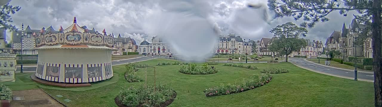 Cabourg , Statue Pavillon Charles Bertrand & City View Live Cam - Lisieux, Calvados, Normandie, France