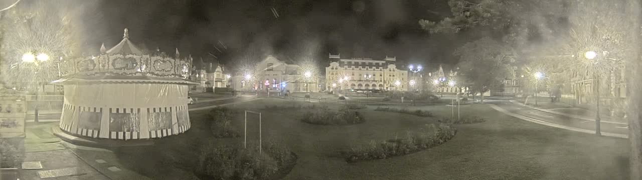 Cabourg , Statue Pavillon Charles Bertrand & City View Live Cam - Lisieux, Calvados, Normandie, France