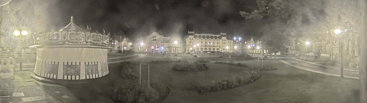 Cabourg , Statue Pavillon Charles Bertrand & City View Live Cam - Lisieux, Calvados, Normandie, France