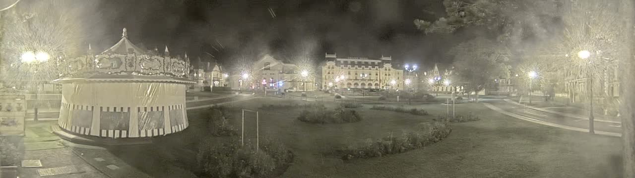 Cabourg , Statue Pavillon Charles Bertrand & City View Live Cam - Lisieux, Calvados, Normandie, France
