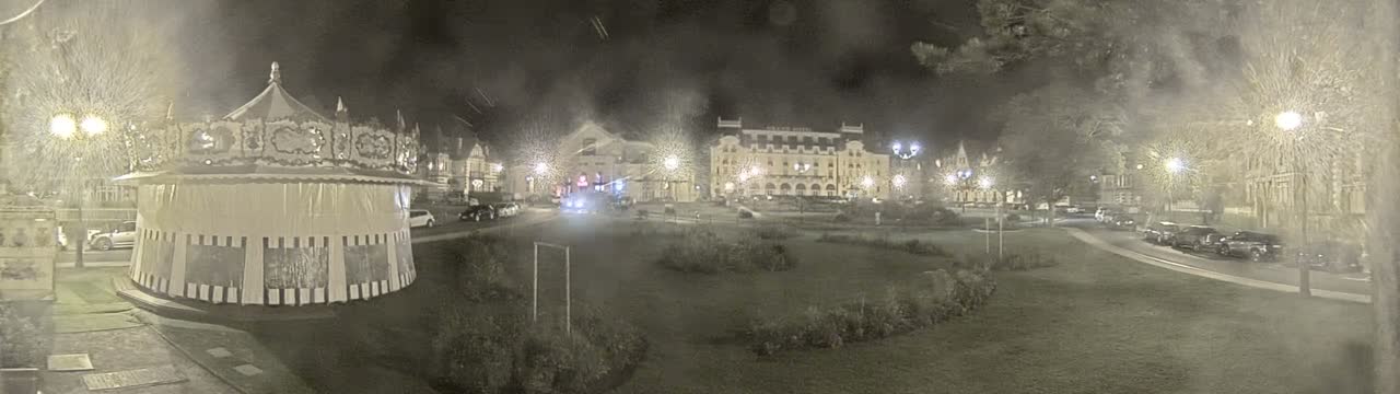 Cabourg , Statue Pavillon Charles Bertrand & City View Live Cam - Lisieux, Calvados, Normandie, France