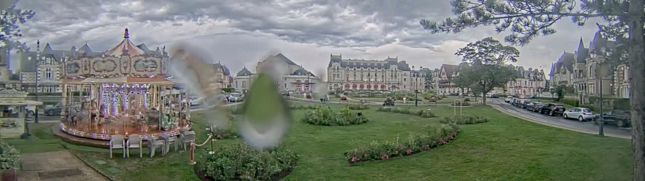 Cabourg , Statue Pavillon Charles Bertrand & City View Live Cam - Lisieux, Calvados, Normandie, France