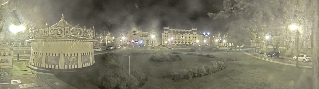 Cabourg , Statue Pavillon Charles Bertrand & City View Live Cam - Lisieux, Calvados, Normandie, France
