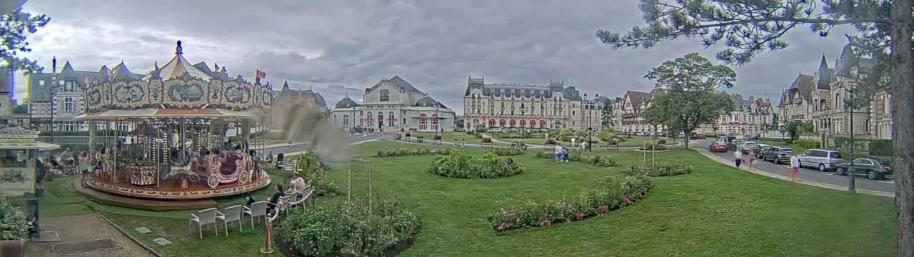 Cabourg , Statue Pavillon Charles Bertrand & City View Live Cam - Lisieux, Calvados, Normandie, France