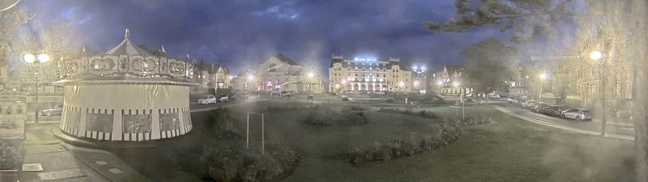 Cabourg , Statue Pavillon Charles Bertrand & City View Live Cam - Lisieux, Calvados, Normandie, France