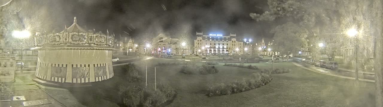 Cabourg , Statue Pavillon Charles Bertrand & City View Live Cam - Lisieux, Calvados, Normandie, France