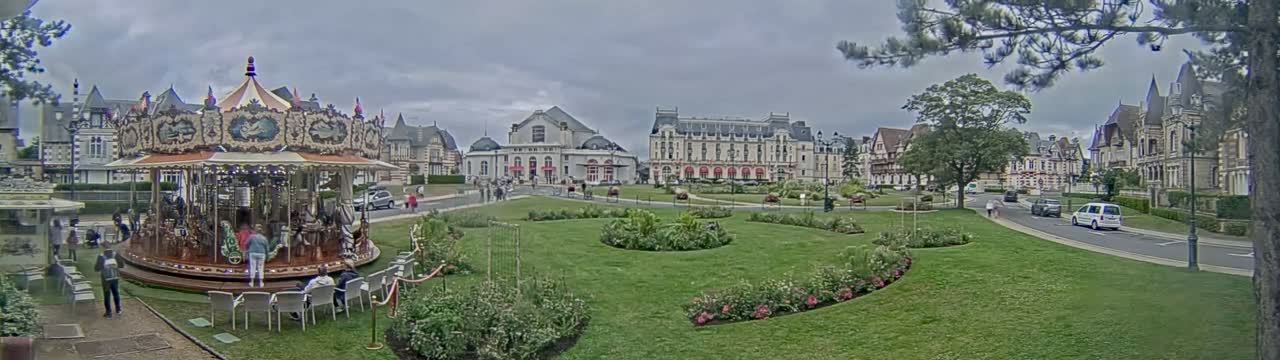 Cabourg , Statue Pavillon Charles Bertrand & City View Live Cam - Lisieux, Calvados, Normandie, France