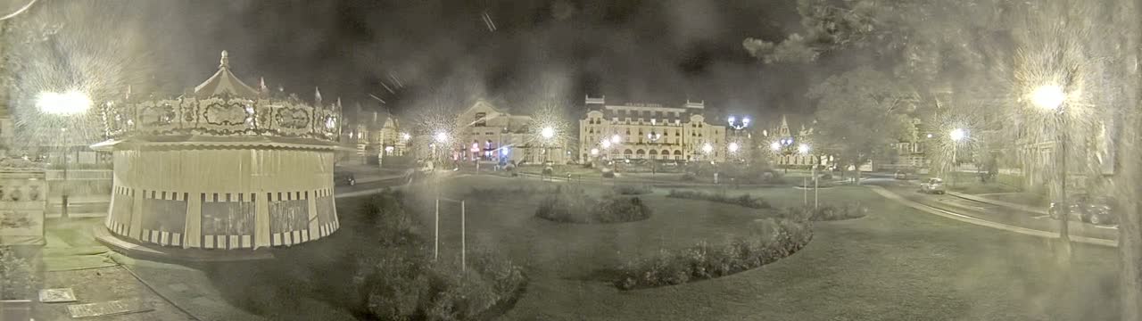 Cabourg , Statue Pavillon Charles Bertrand & City View Live Cam - Lisieux, Calvados, Normandie, France