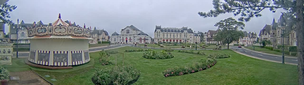 Cabourg , Statue Pavillon Charles Bertrand & City View Live Cam - Lisieux, Calvados, Normandie, France