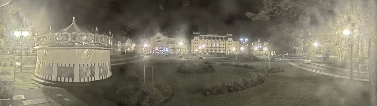Cabourg , Statue Pavillon Charles Bertrand & City View Live Cam - Lisieux, Calvados, Normandie, France