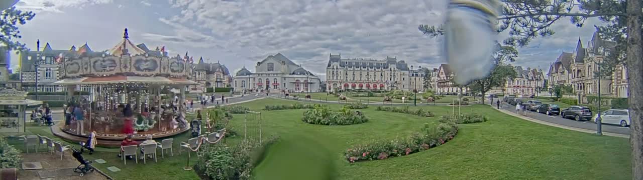 Cabourg , Statue Pavillon Charles Bertrand & City View Live Cam - Lisieux, Calvados, Normandie, France