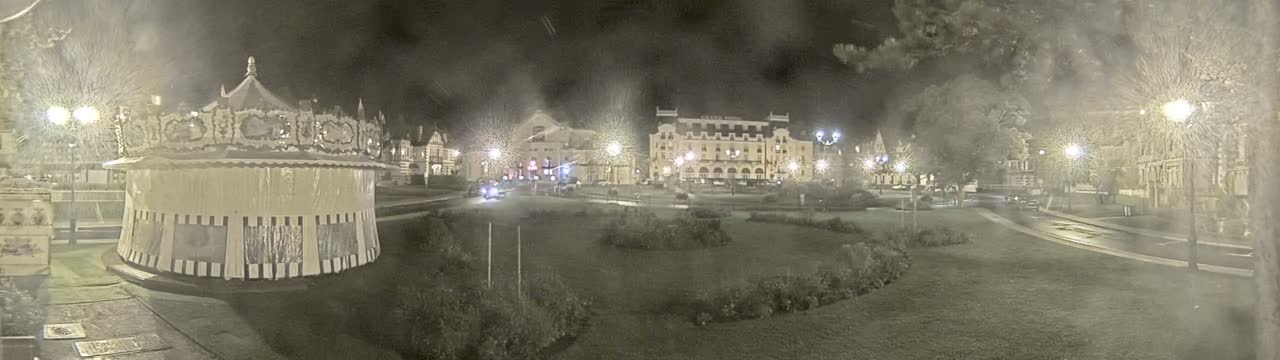 Cabourg , Statue Pavillon Charles Bertrand & City View Live Cam - Lisieux, Calvados, Normandie, France
