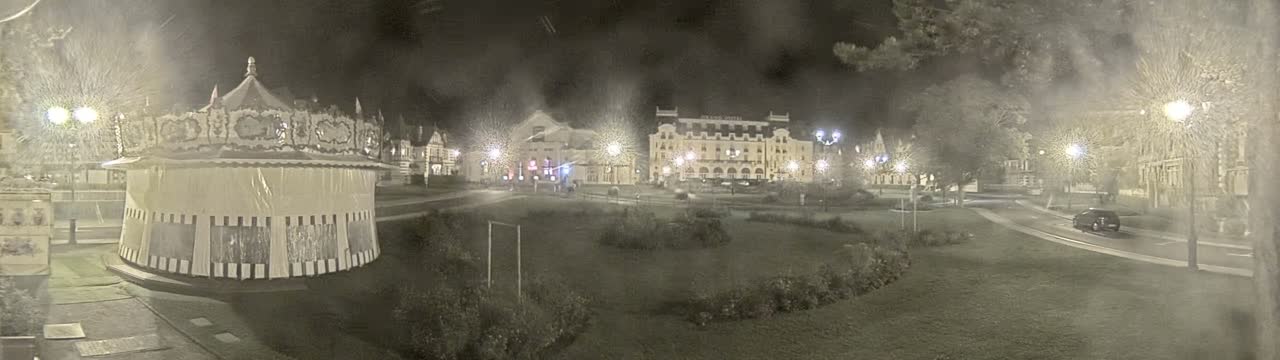 Cabourg , Statue Pavillon Charles Bertrand & City View Live Cam - Lisieux, Calvados, Normandie, France